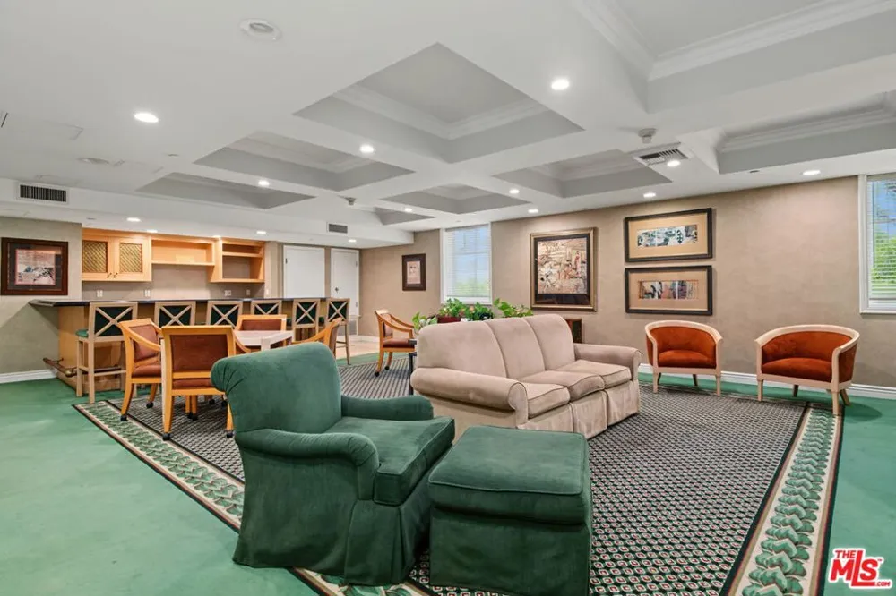 430 Oakhurst Drive #PH406 Beverly Hills, CA 90210