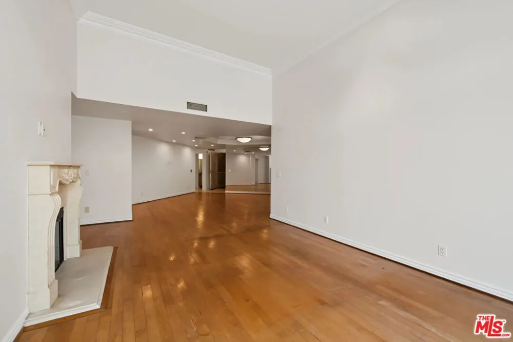 430 Oakhurst Drive #PH406 Beverly Hills, CA 90210