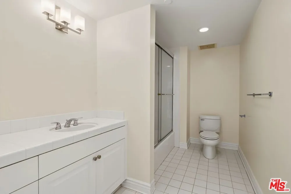 430 Oakhurst Drive #PH406 Beverly Hills, CA 90210