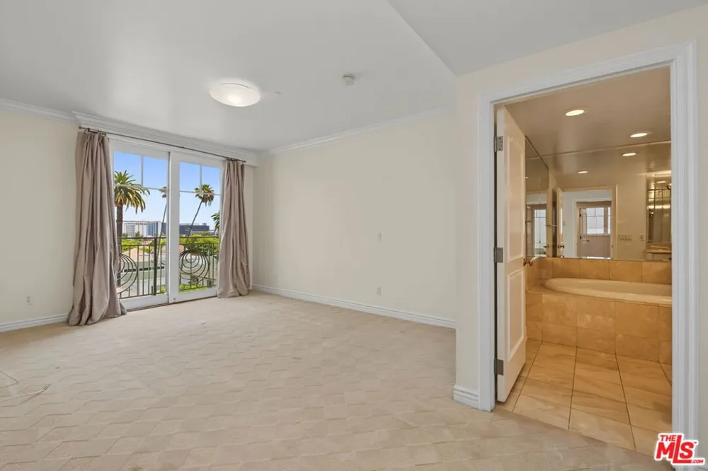430 Oakhurst Drive #PH406 Beverly Hills, CA 90210
