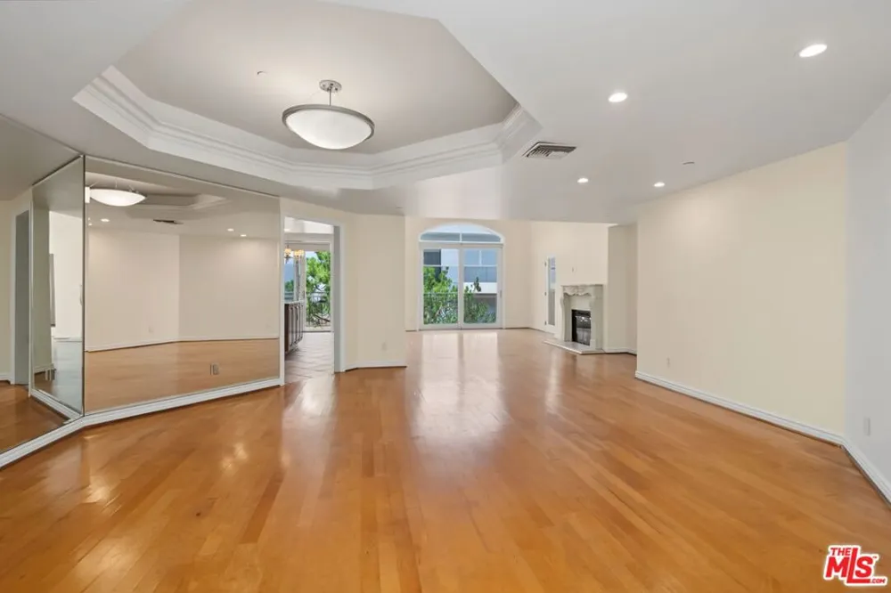 430 Oakhurst Drive #PH406 Beverly Hills, CA 90210