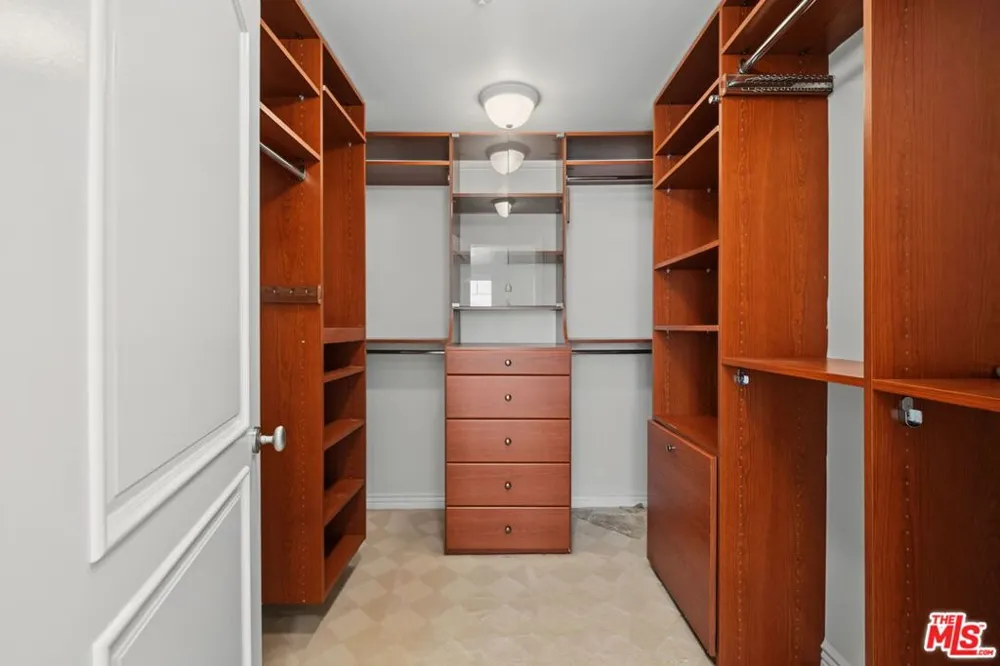 430 Oakhurst Drive #PH406 Beverly Hills, CA 90210
