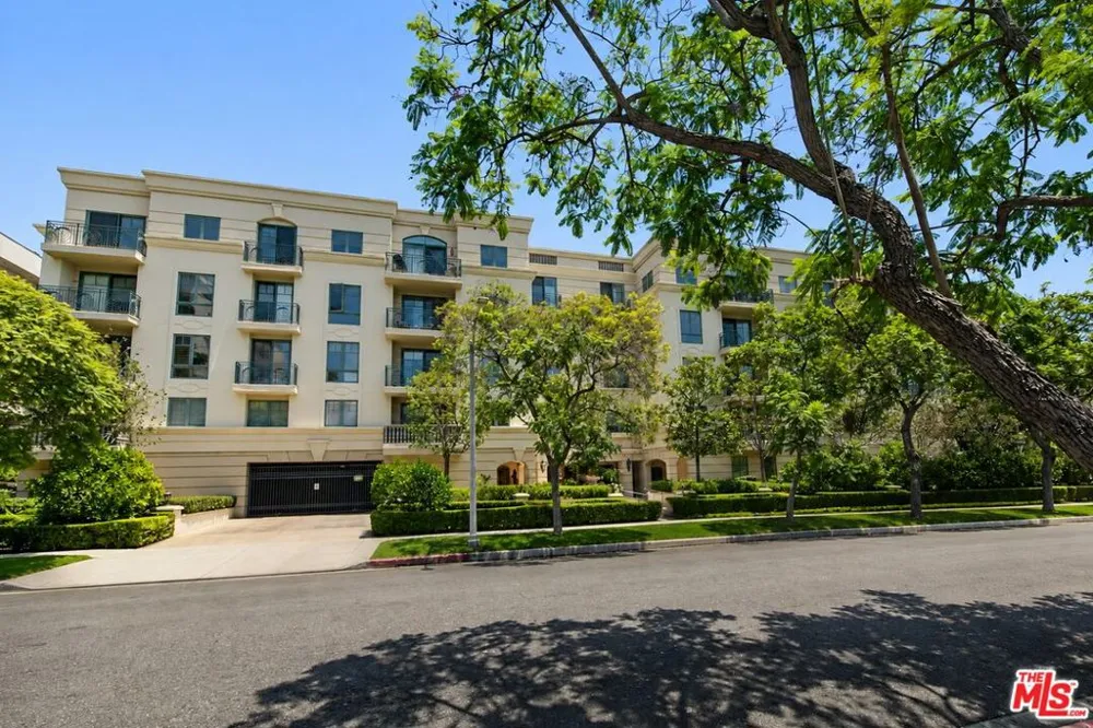 430 Oakhurst Drive #PH406 Beverly Hills, CA 90210