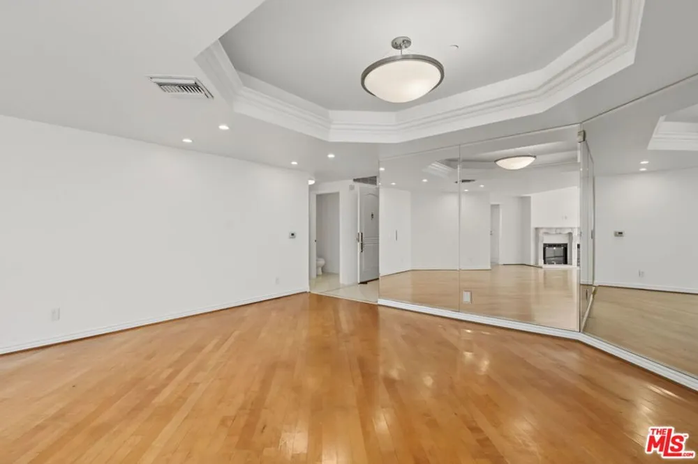 430 Oakhurst Drive #PH406 Beverly Hills, CA 90210