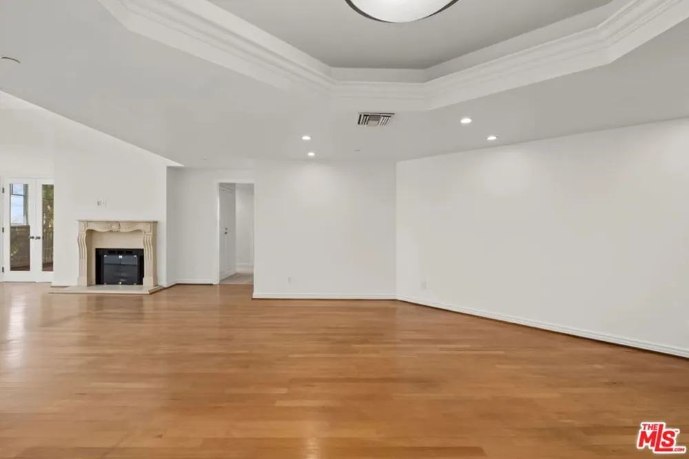 430 Oakhurst Drive #PH406 Beverly Hills, CA 90210