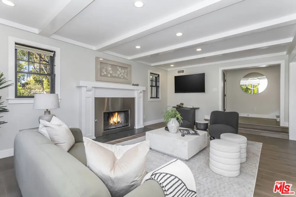 2201 Beech Knoll Road Los Angeles, CA 90046