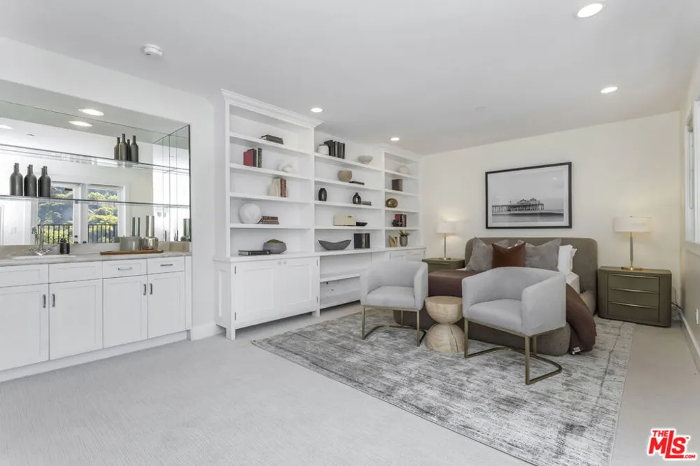 2201 Beech Knoll Road Los Angeles, CA 90046