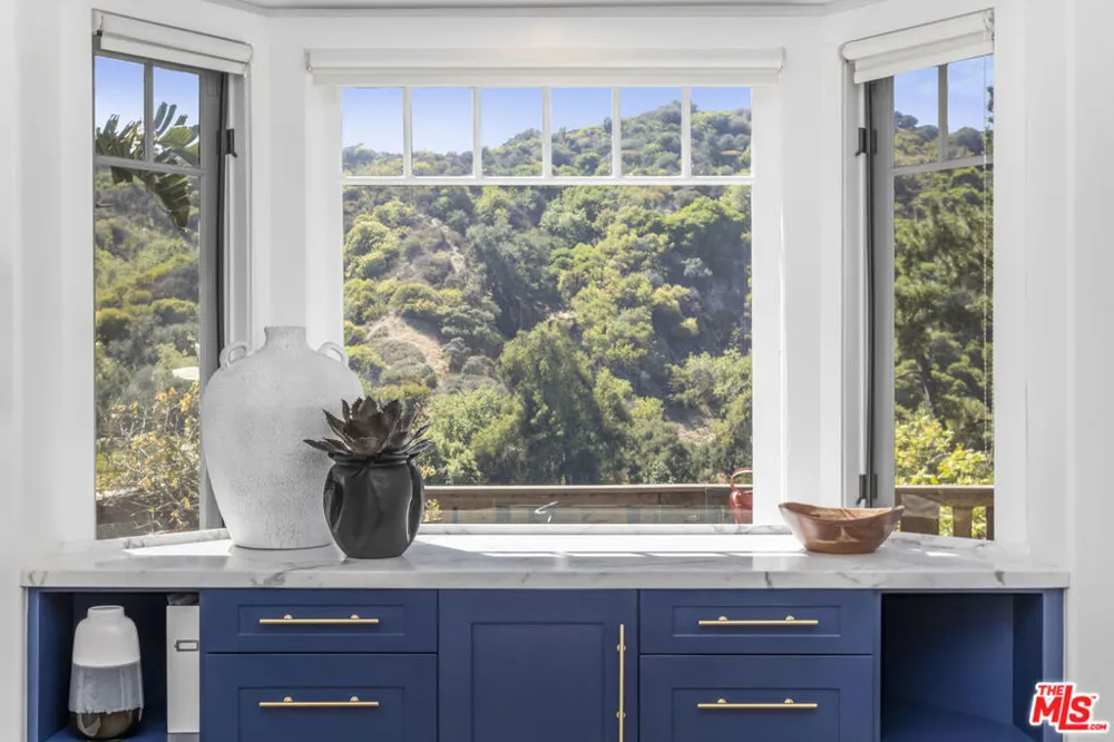 2201 Beech Knoll Road Los Angeles, CA 90046