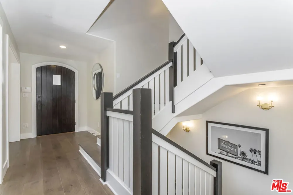 2201 Beech Knoll Road Los Angeles, CA 90046