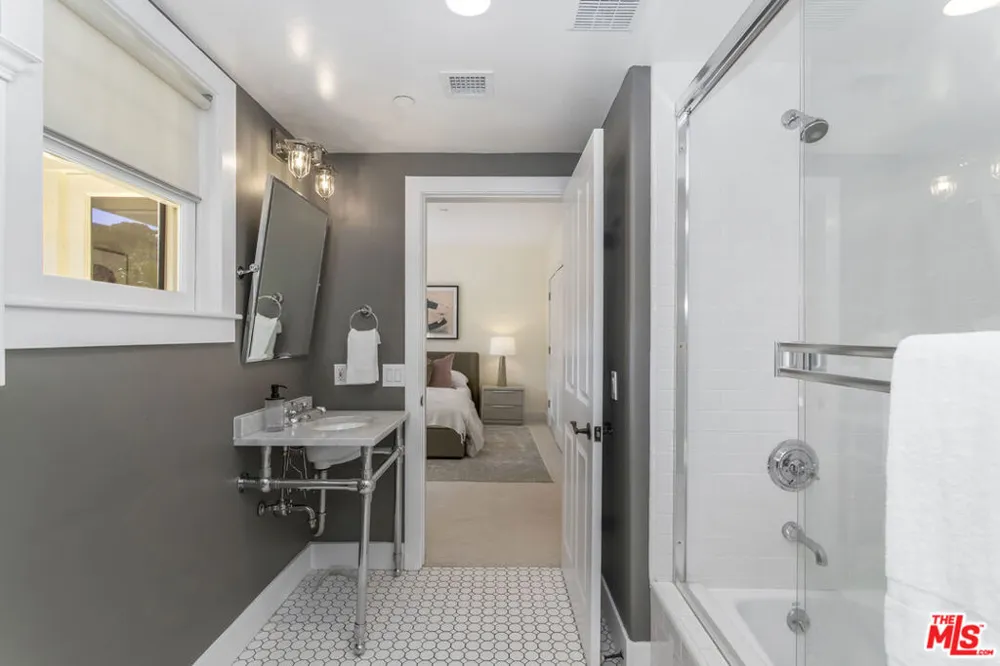 2201 Beech Knoll Road Los Angeles, CA 90046