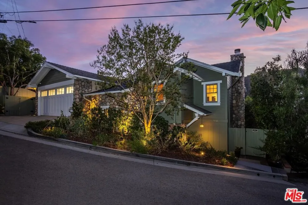 2201 Beech Knoll Road Los Angeles, CA 90046