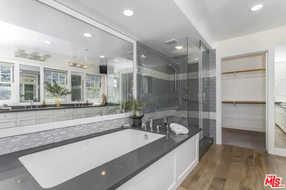 2201 Beech Knoll Road Los Angeles, CA 90046