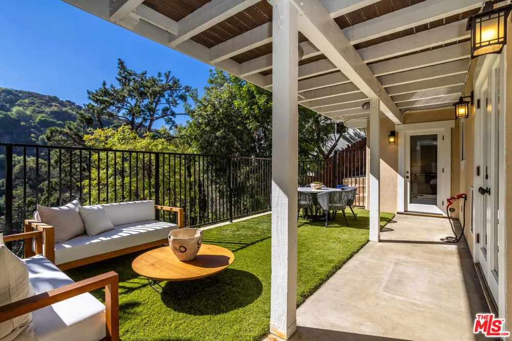 2201 Beech Knoll Road Los Angeles, CA 90046