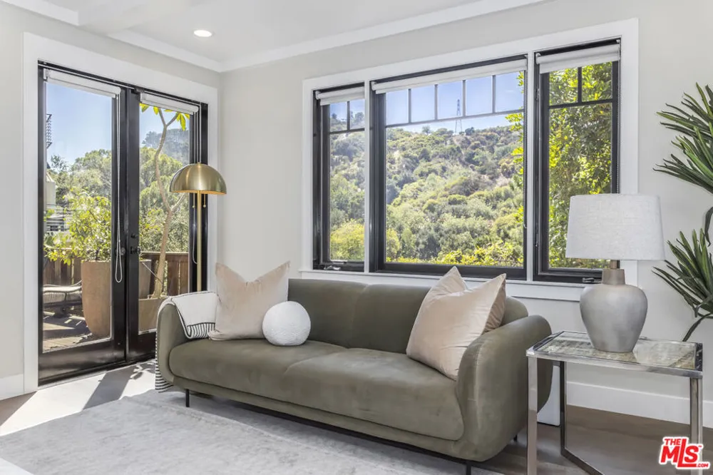 2201 Beech Knoll Road Los Angeles, CA 90046