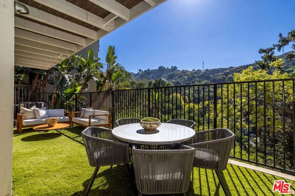 2201 Beech Knoll Road Los Angeles, CA 90046