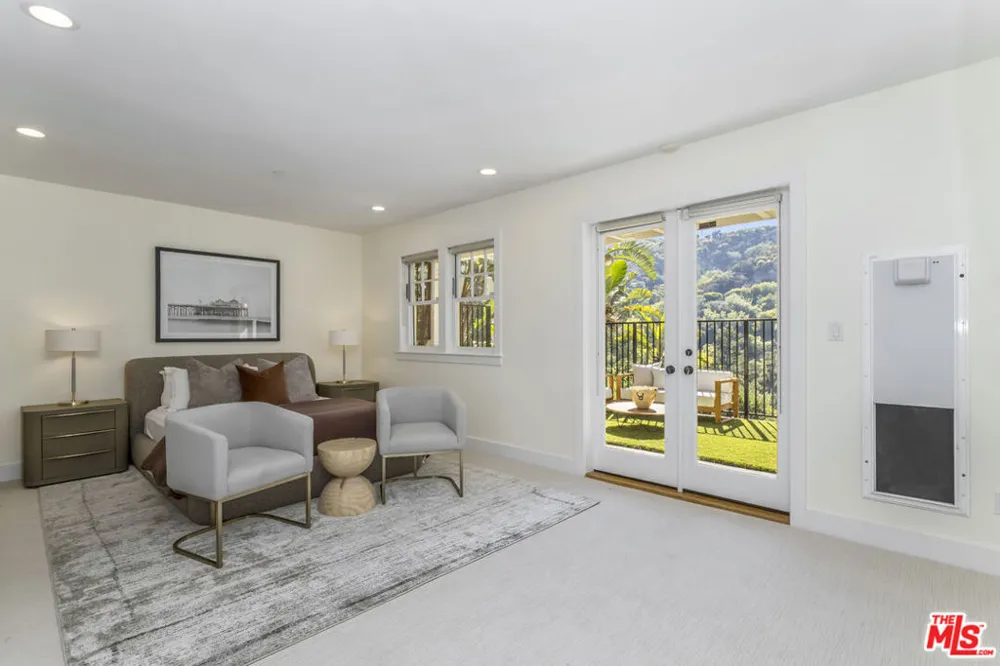 2201 Beech Knoll Road Los Angeles, CA 90046