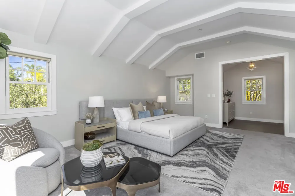 2201 Beech Knoll Road Los Angeles, CA 90046