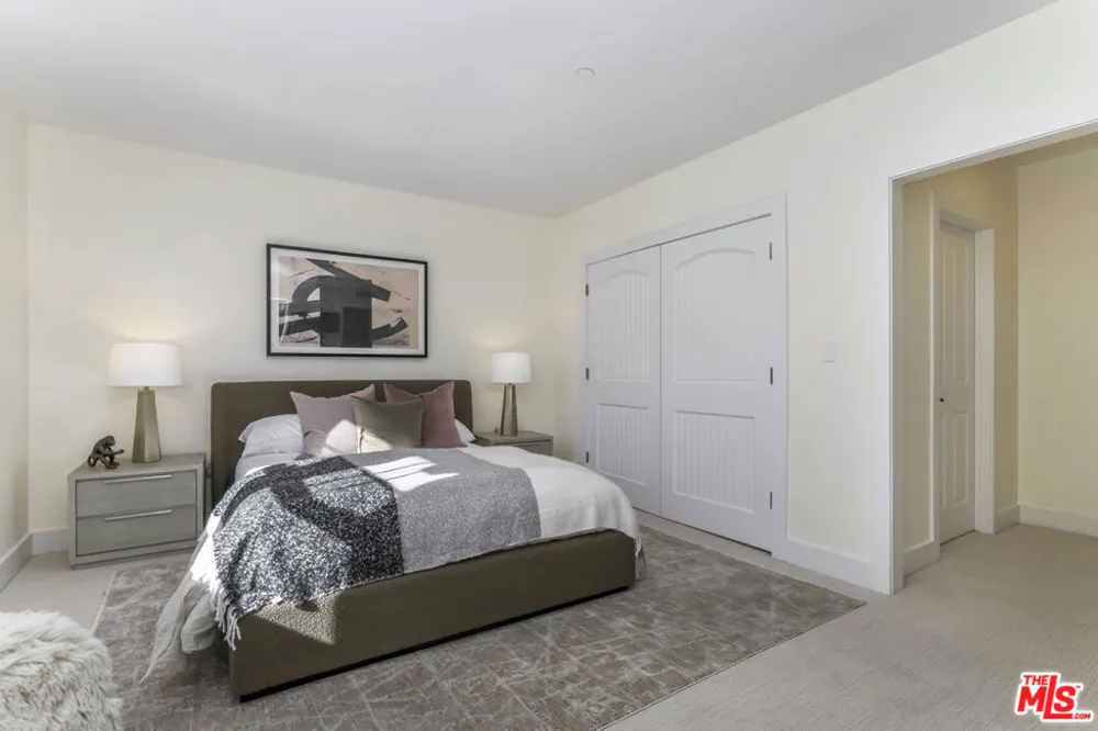 2201 Beech Knoll Road Los Angeles, CA 90046