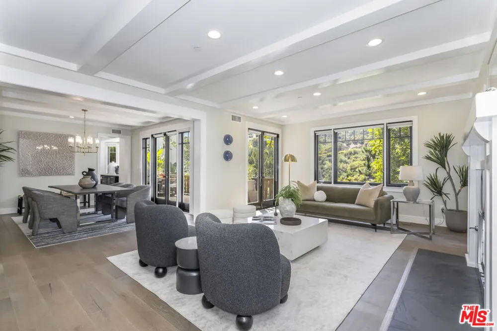 2201 Beech Knoll Road Los Angeles, CA 90046