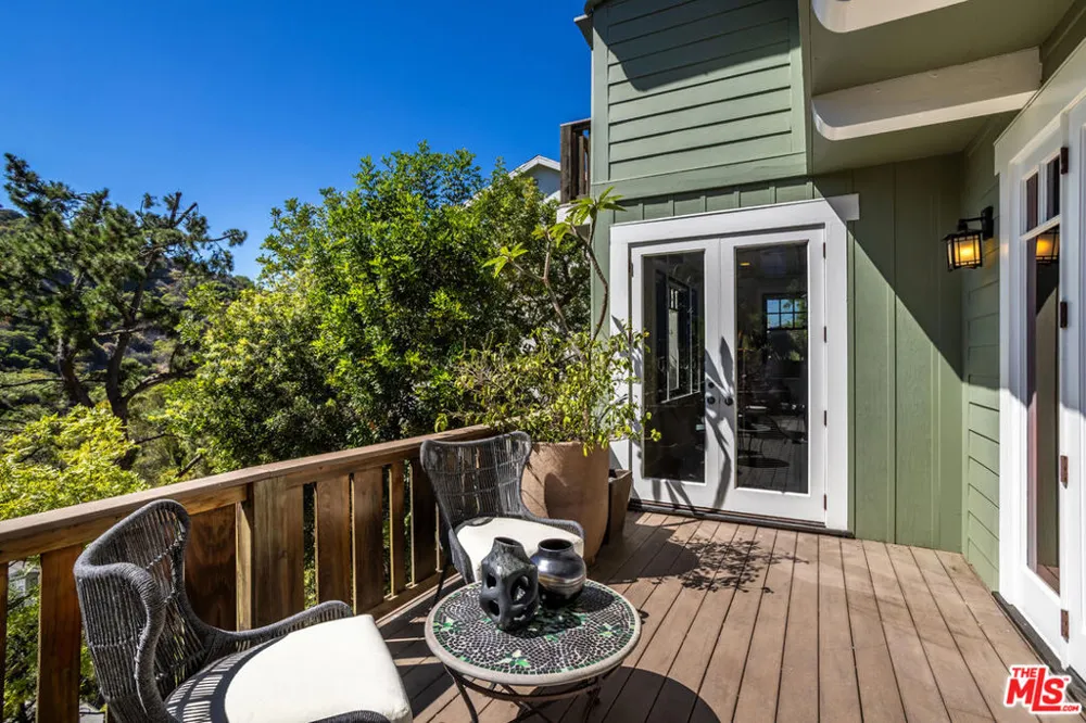 2201 Beech Knoll Road Los Angeles, CA 90046