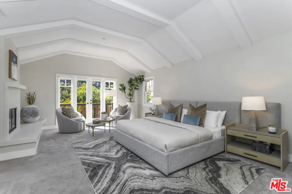 2201 Beech Knoll Road Los Angeles, CA 90046
