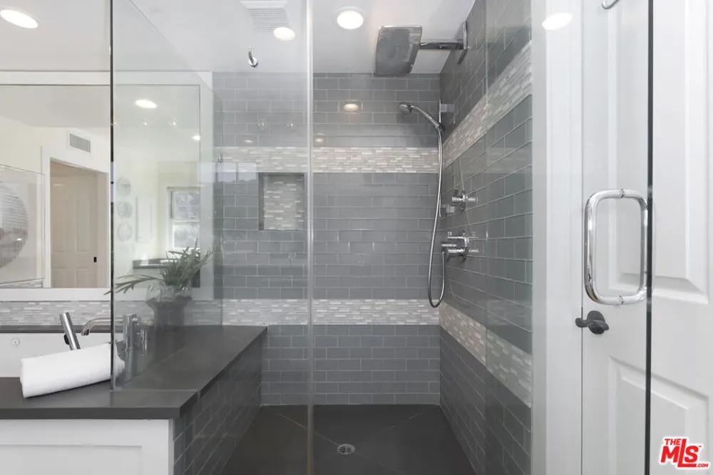 2201 Beech Knoll Road Los Angeles, CA 90046
