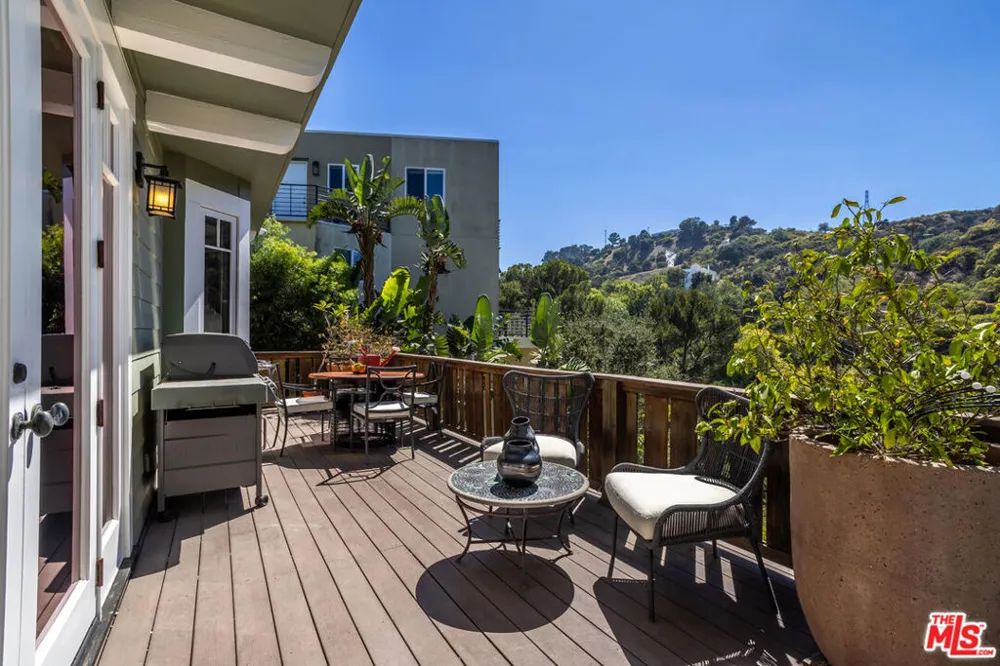 2201 Beech Knoll Road Los Angeles, CA 90046