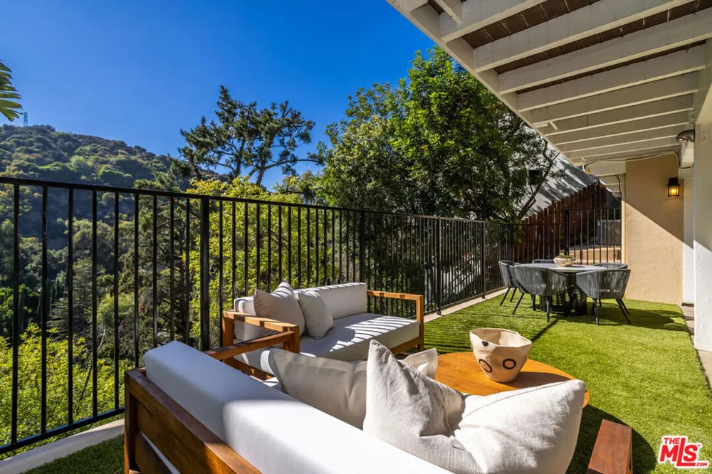 2201 Beech Knoll Road Los Angeles, CA 90046