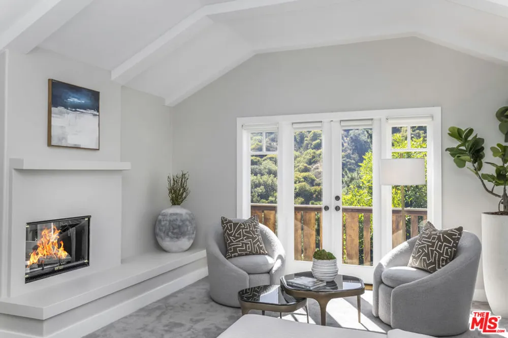 2201 Beech Knoll Road Los Angeles, CA 90046