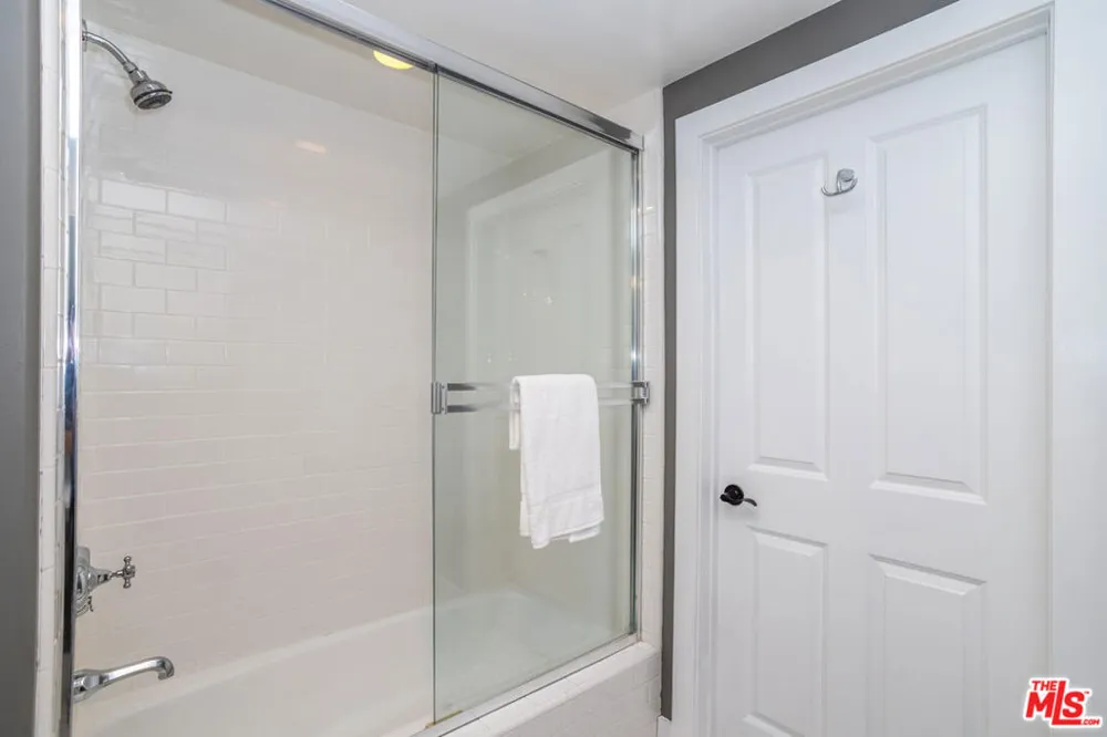 2201 Beech Knoll Road Los Angeles, CA 90046