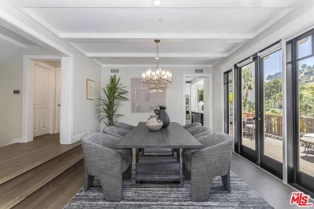 2201 Beech Knoll Road Los Angeles, CA 90046