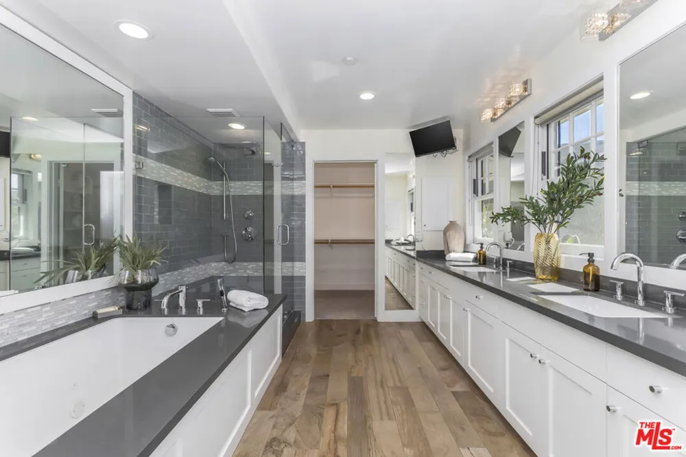2201 Beech Knoll Road Los Angeles, CA 90046