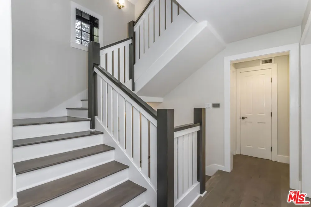 2201 Beech Knoll Road Los Angeles, CA 90046