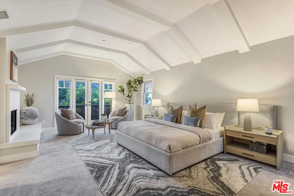 2201 Beech Knoll Road Los Angeles, CA 90046