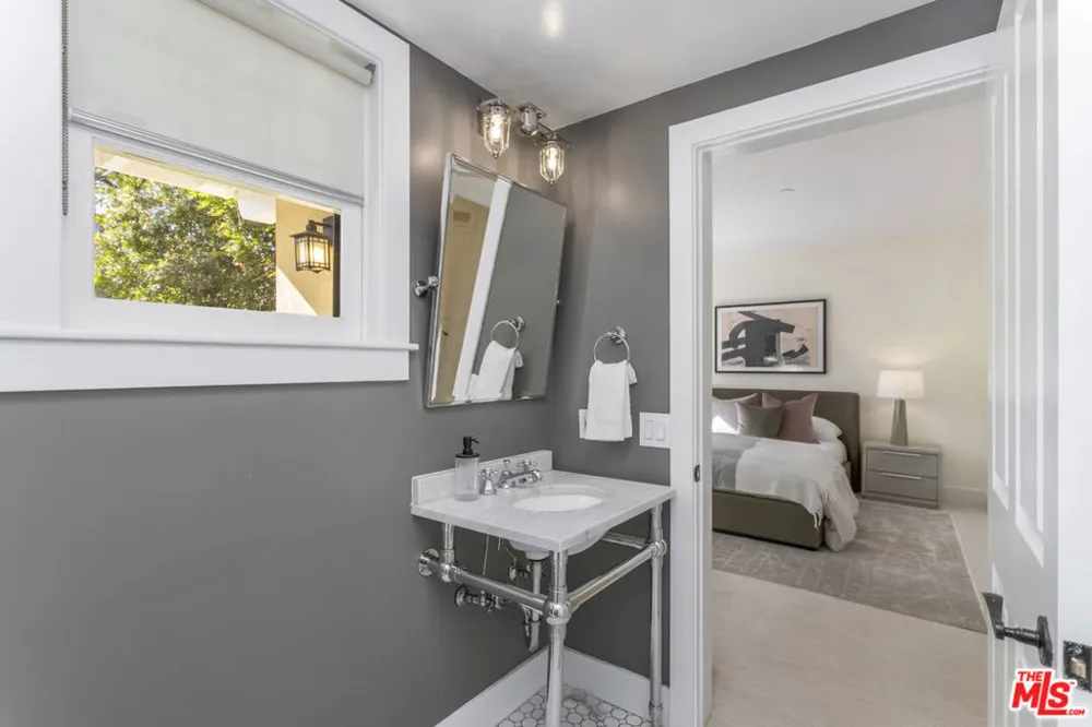2201 Beech Knoll Road Los Angeles, CA 90046