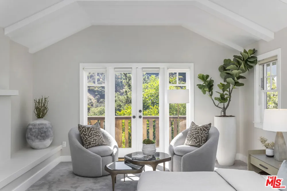 2201 Beech Knoll Road Los Angeles, CA 90046
