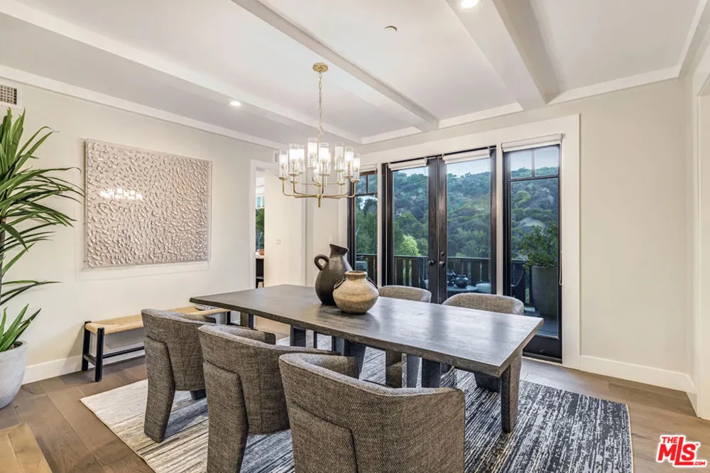 2201 Beech Knoll Road Los Angeles, CA 90046
