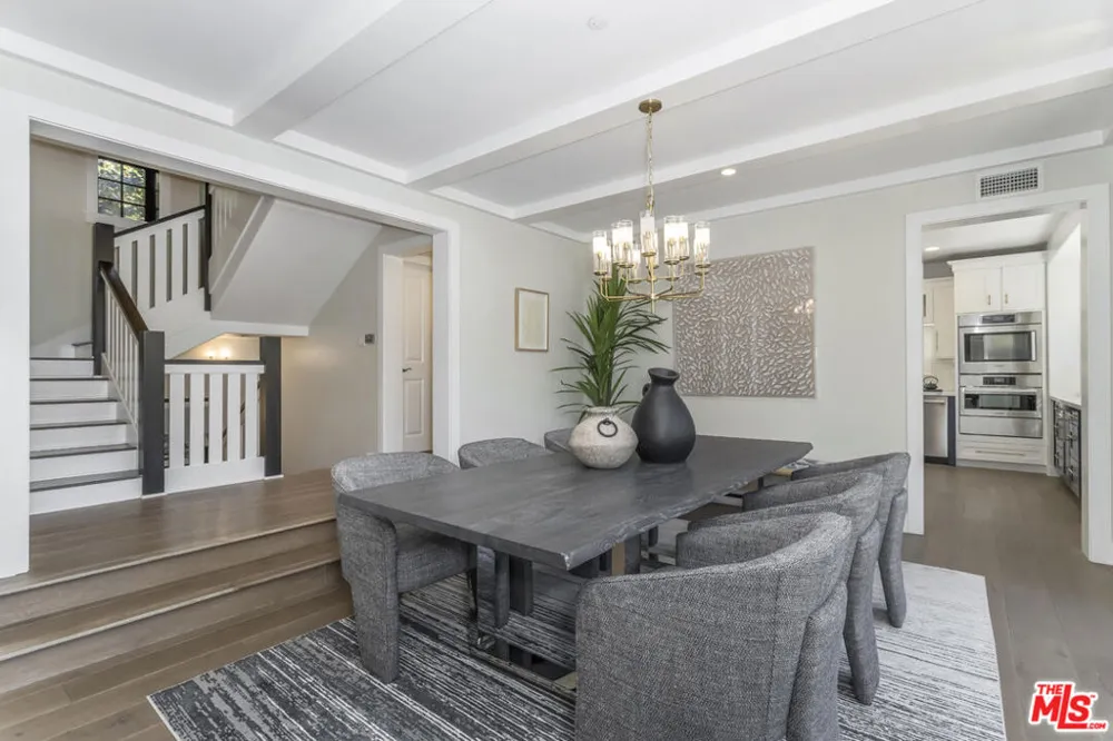 2201 Beech Knoll Road Los Angeles, CA 90046