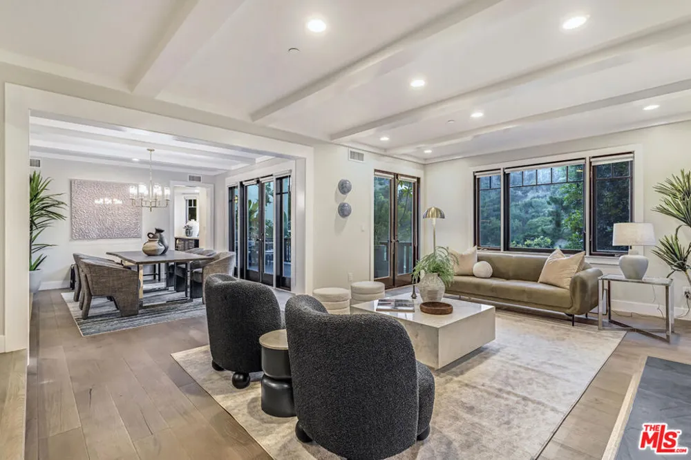 2201 Beech Knoll Road Los Angeles, CA 90046