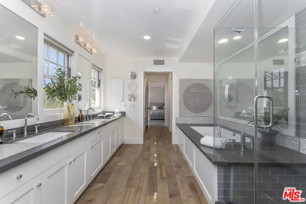 2201 Beech Knoll Road Los Angeles, CA 90046