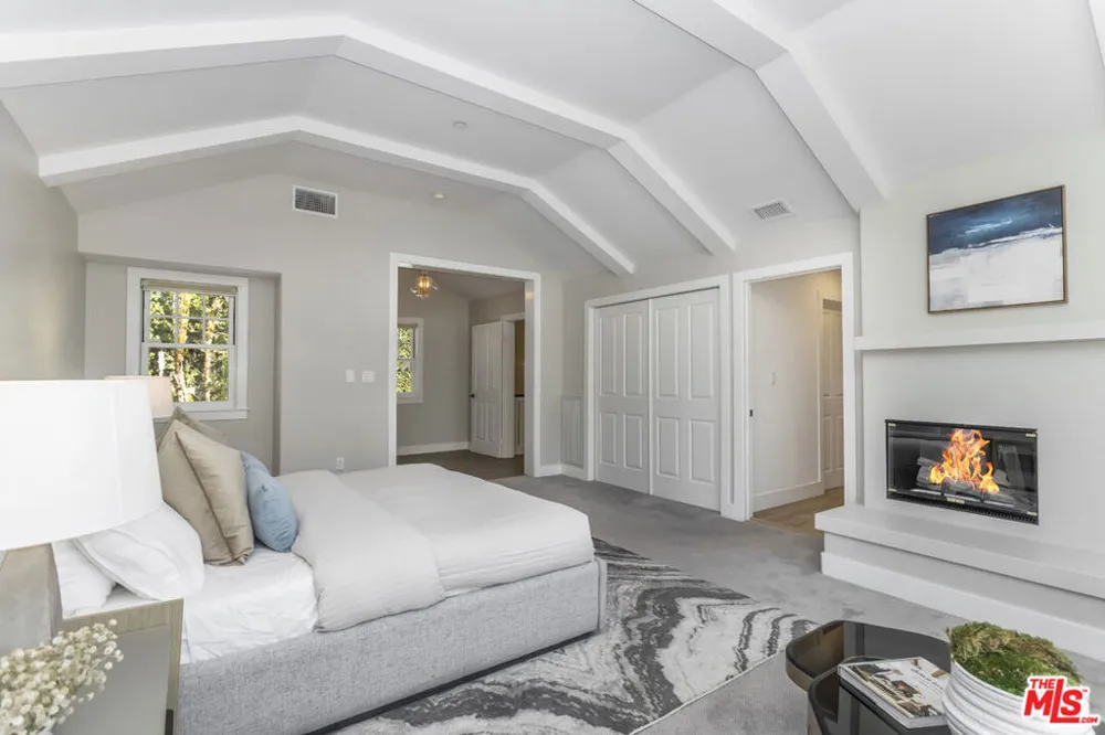 2201 Beech Knoll Road Los Angeles, CA 90046