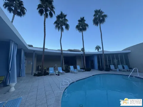 810 E Palm Canyon Drive #201