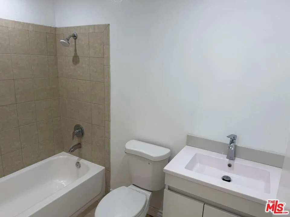 18350 Hatteras Street #278 Tarzana, CA 91356