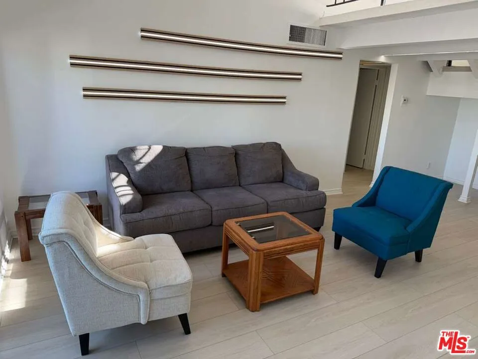 18350 Hatteras Street #278 Tarzana, CA 91356