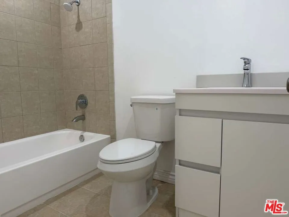 18350 Hatteras Street #278 Tarzana, CA 91356