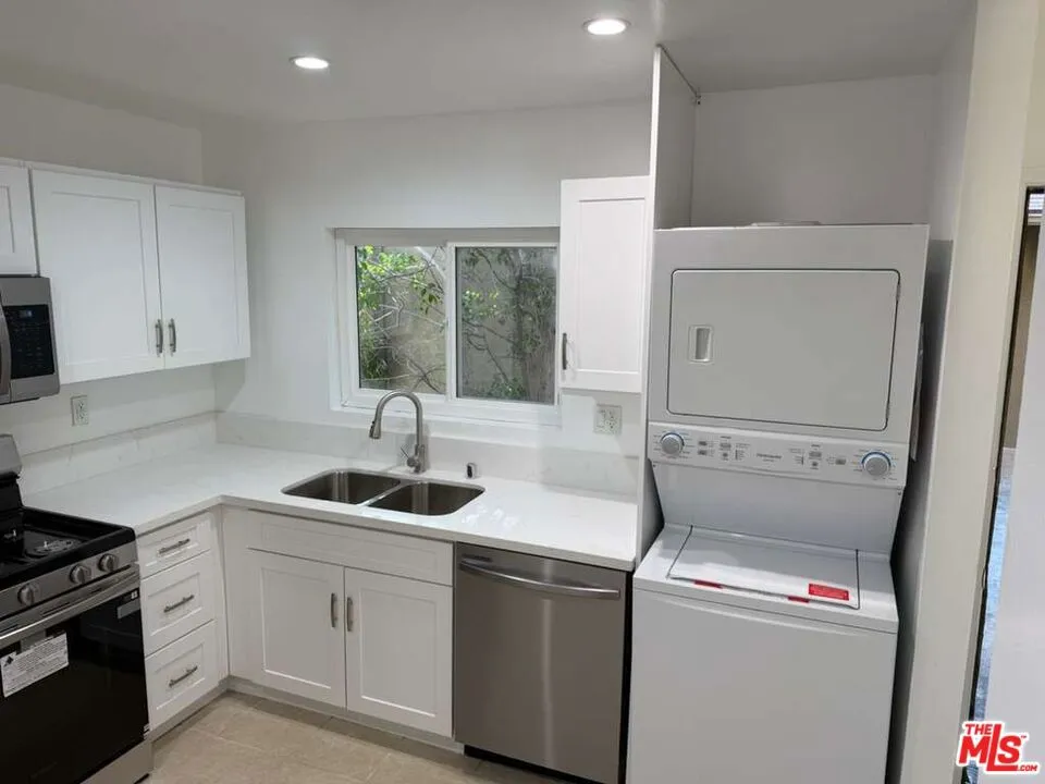 18350 Hatteras Street #278 Tarzana, CA 91356