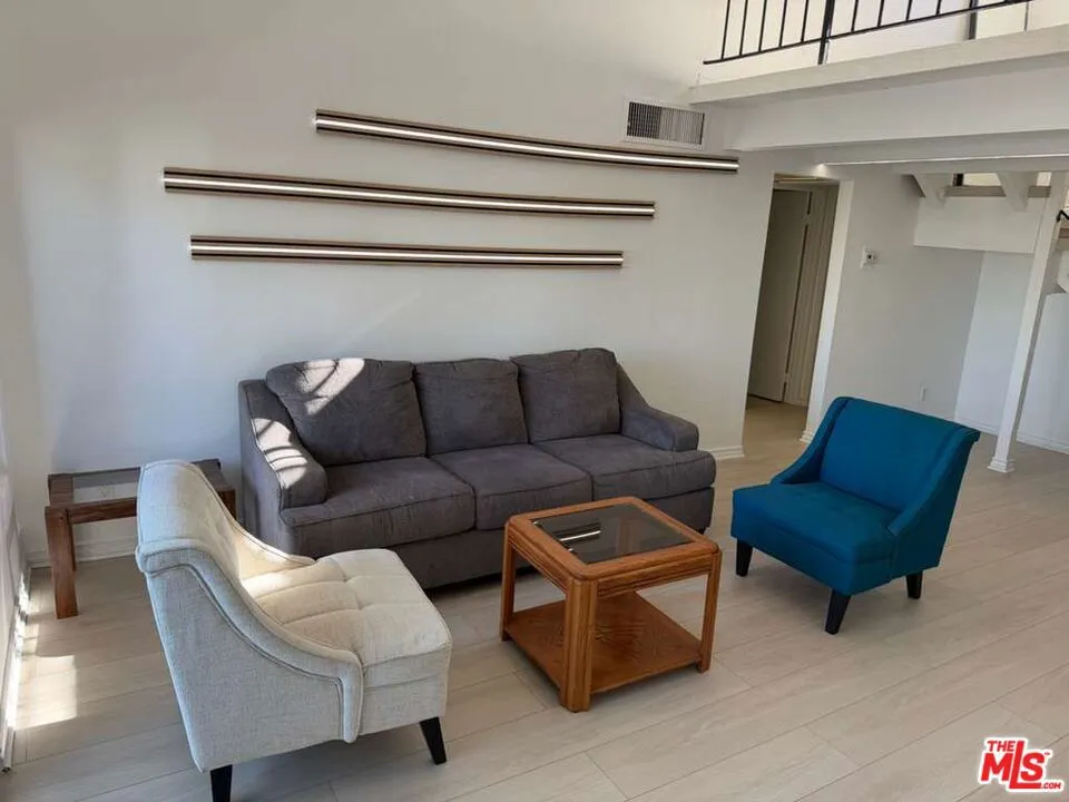 18350 Hatteras Street #278 Tarzana, CA 91356