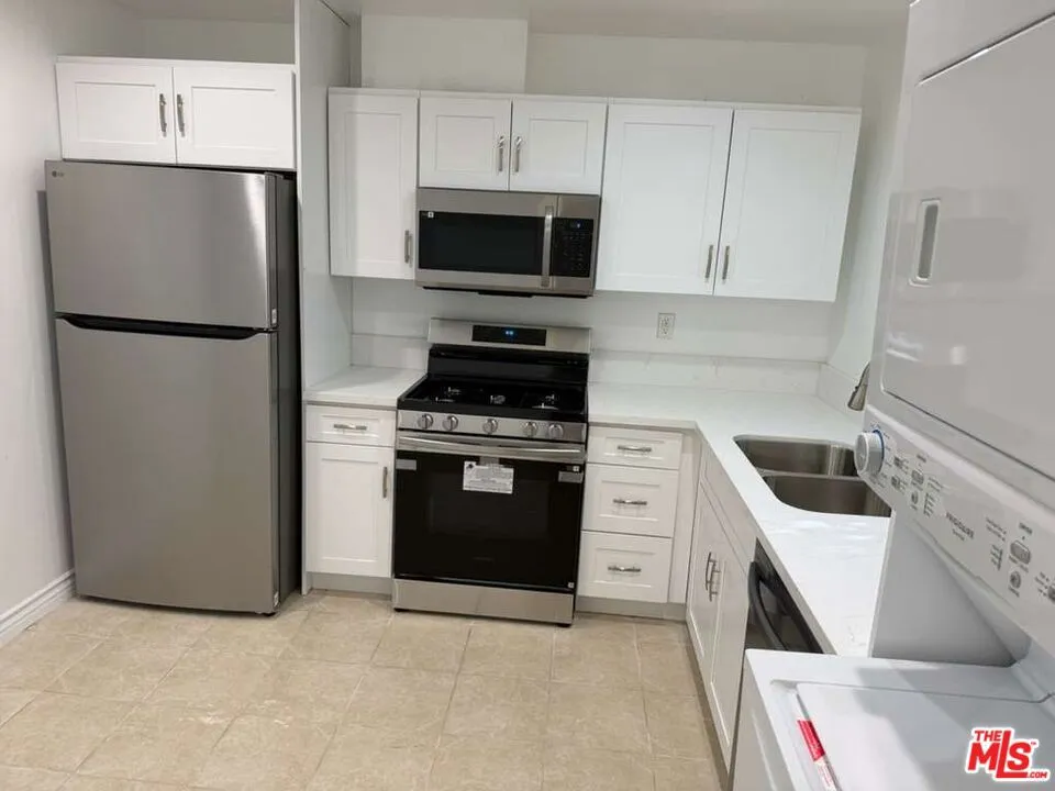 18350 Hatteras Street #278 Tarzana, CA 91356