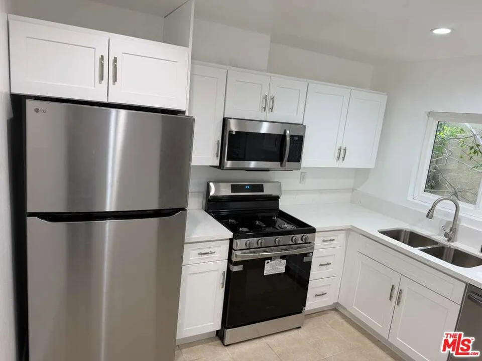 18350 Hatteras Street #278 Tarzana, CA 91356