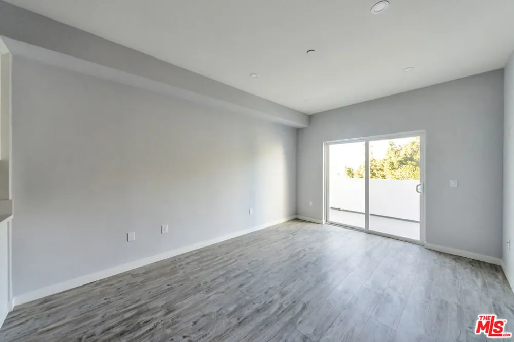 5506 Thornburn Street #401 Los Angeles, CA 90045